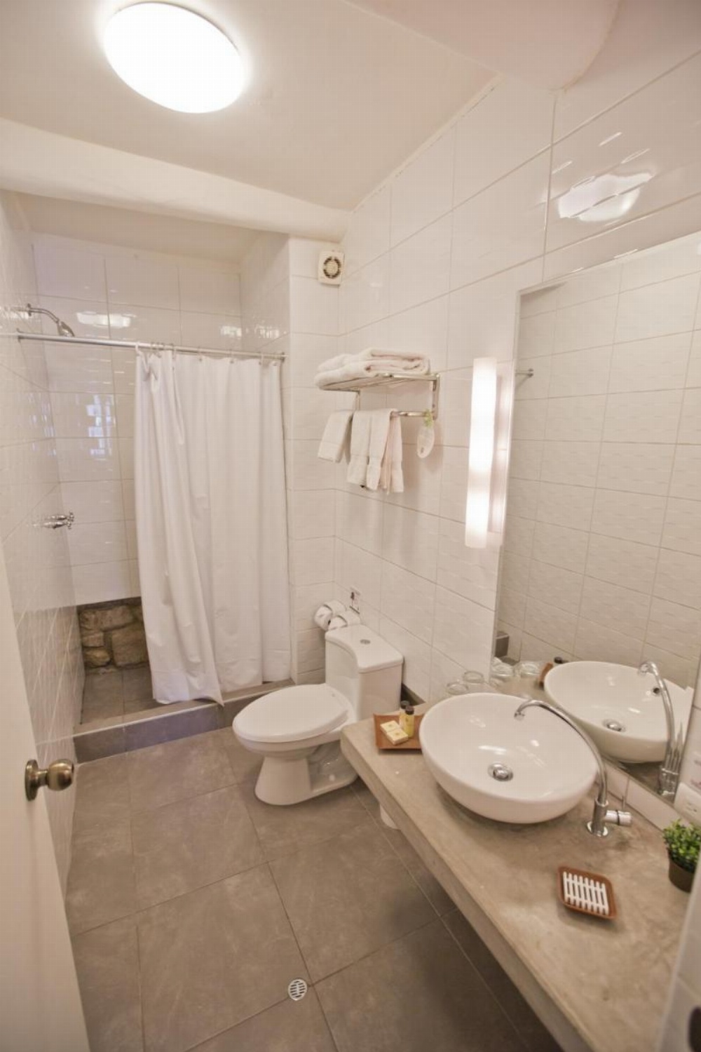 Room image 4